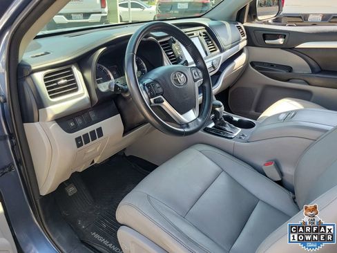 Used 2017 Toyota Highlander XLE FWD image 19