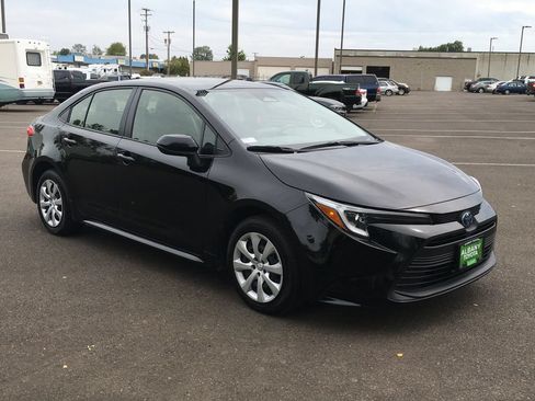 Used 2024 Toyota Corolla LE FWD image 9