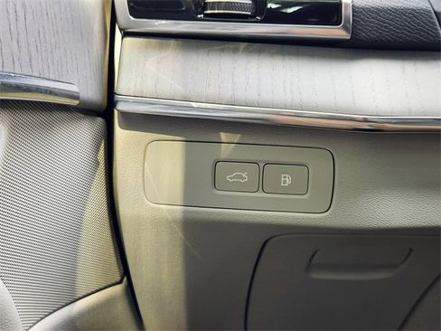 Certified 2025 Volvo XC90 T8 Plus w/ Protection Package Premier image 24