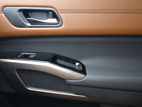 New 2025 Nissan Pathfinder Platinum w/ Cargo Package image 28