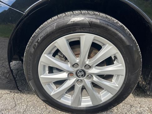 Used 2020 Toyota Camry LE FWD image 22