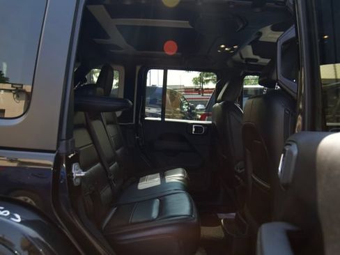 Used 2019 Jeep Wrangler Unlimited Sahara AWD/4WD image 24