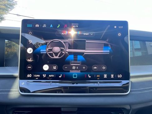 New 2025 Volkswagen Tiguan SE image 18