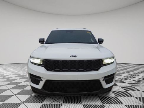 Used 2023 Jeep Grand Cherokee Altitude AWD/4WD image 2