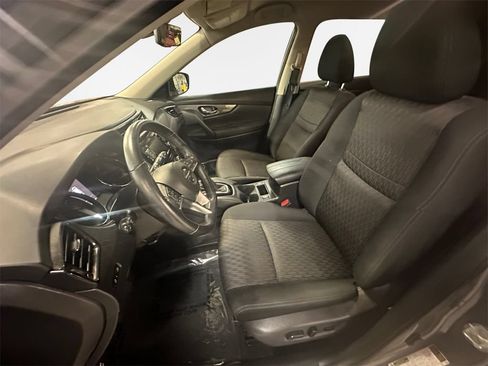 Used 2019 Nissan Rogue SV w/ Premium Package FWD image 13