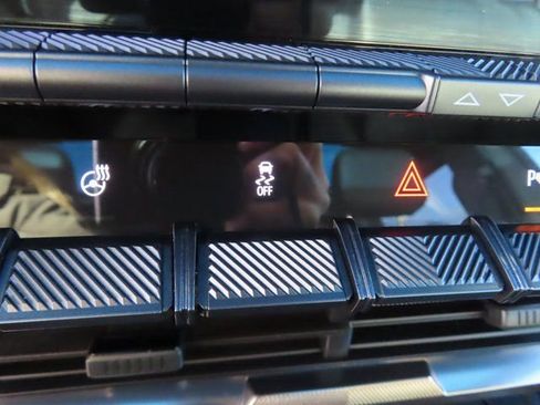 Used 2024 GMC Hummer EV 3X w/ LPO, Illumination Package image 38