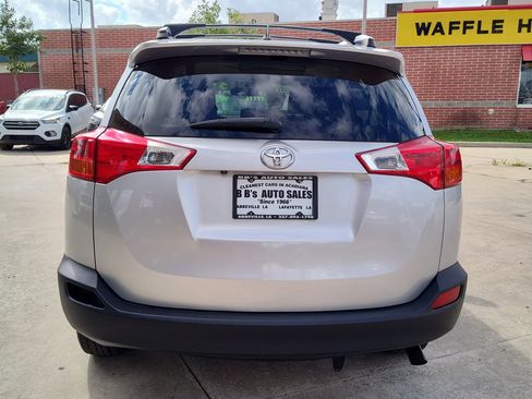 Used 2015 Toyota RAV4 LE image 5