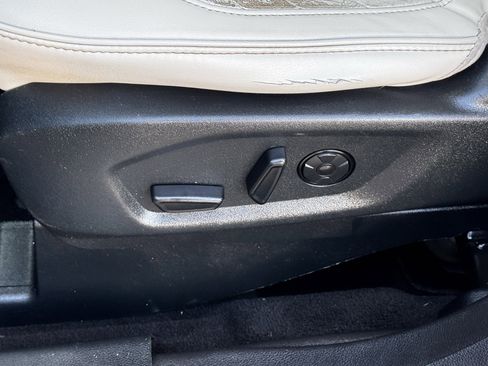 Used 2019 Ford Explorer Platinum AWD/4WD image 29