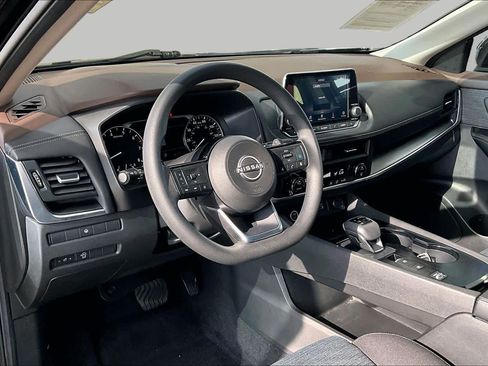 Certified 2023 Nissan Rogue SV FWD image 17