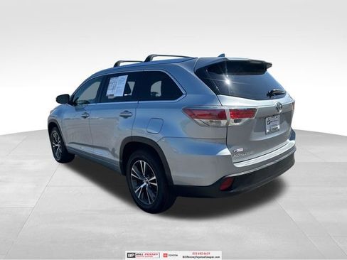 Used 2016 Toyota Highlander XLE FWD image 3
