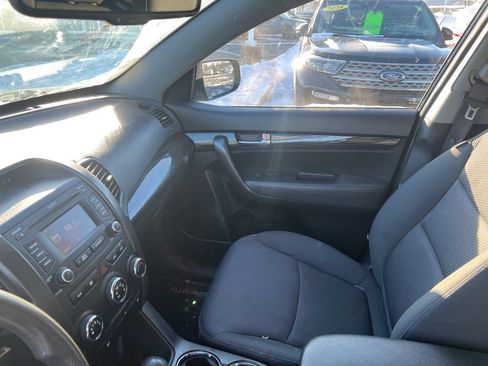 Used 2013 Kia Sorento LX w/ Convenience Pkg image 21
