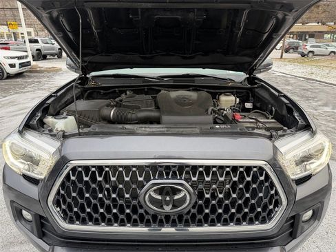Certified 2019 Toyota Tacoma TRD Off-Road image 28