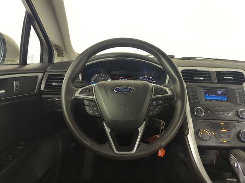 Used 2015 Ford Fusion SE w/ Equipment Group 201A FWD image 17