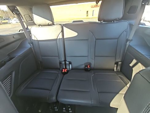 Used 2025 GMC Yukon Denali AWD/4WD image 16