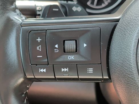 Used 2025 Nissan Pathfinder SV AWD/4WD image 12