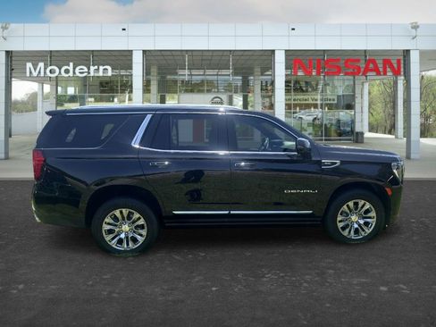 Used 2024 GMC Yukon Denali w/ Advanced Technology Package AWD/4WD image 6