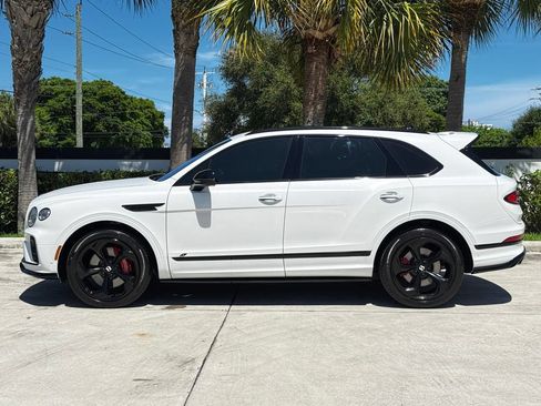 Used 2022 Bentley Bentayga AWD/4WD image 3