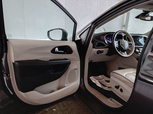 Used 2021 Chrysler Pacifica Limited w/ Premium & Safety Sphere Group AWD/4WD image 22
