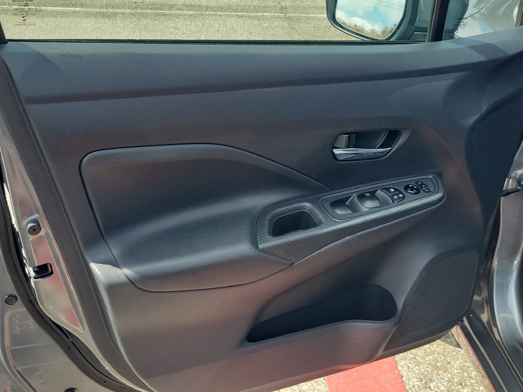 Used 2025 Nissan Versa SV FWD image 13