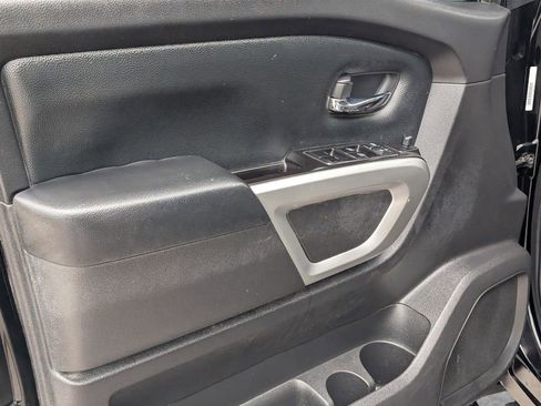 Used 2021 Nissan Titan SV w/ SV Convenience Package RWD image 15