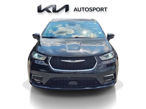 Used 2023 Chrysler Pacifica Touring-L FWD image 9