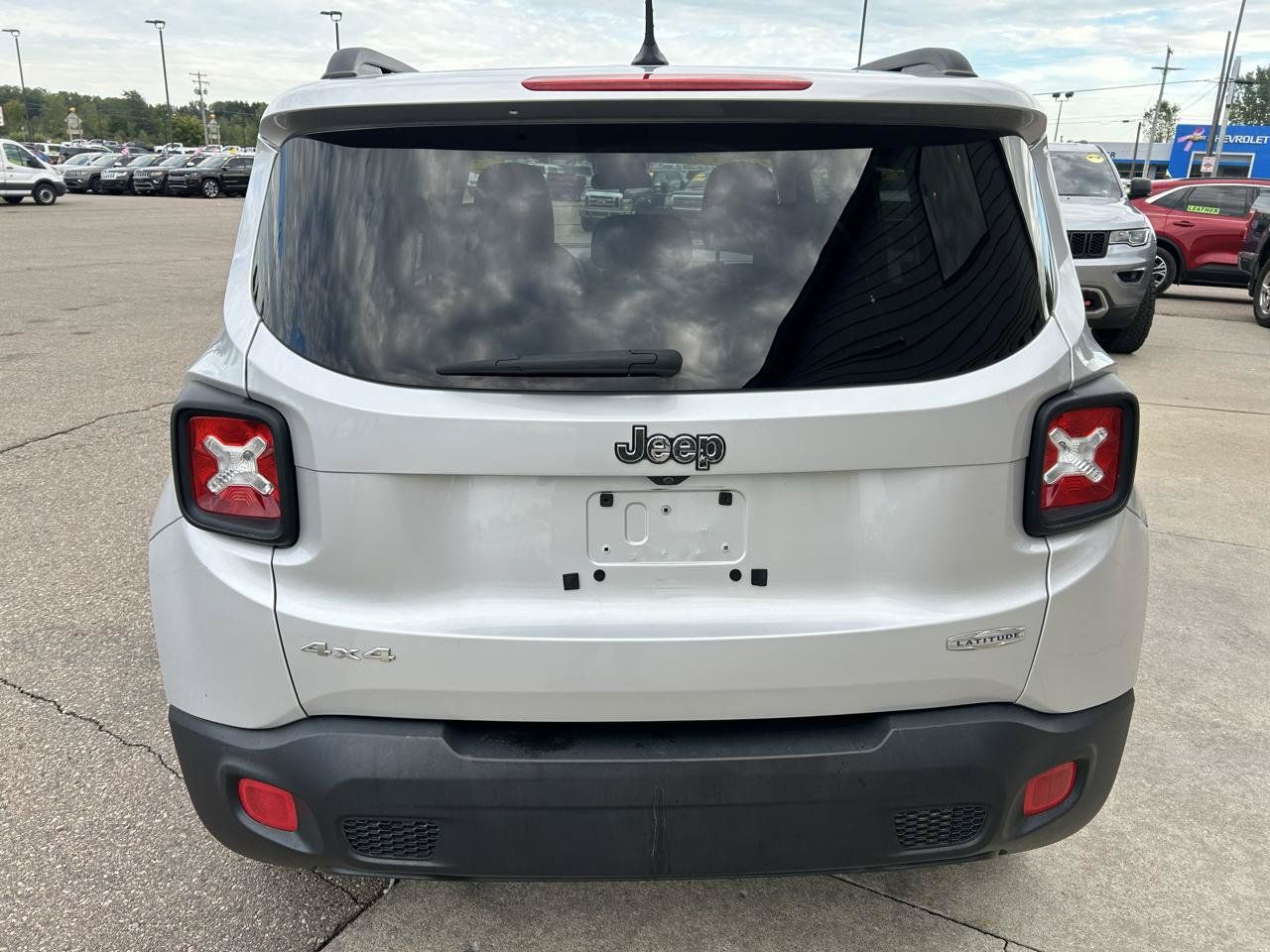 Used 2017 Jeep Renegade Latitude w/ Cold Weather Group AWD/4WD image 6