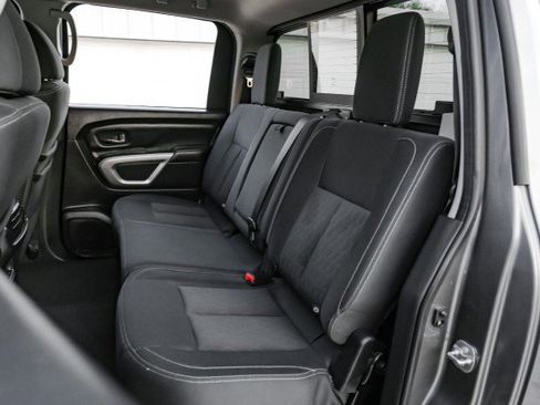 Used 2017 Nissan Titan SV image 34