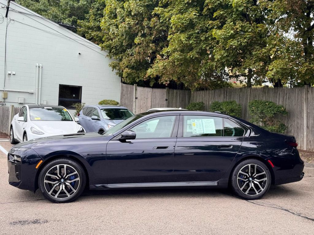Used 2023 BMW 760i xDrive w/ Parking Assistance Package AWD/4WD image 3