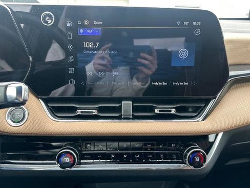 Used 2025 Chevrolet Equinox ACTIV w/ Safety and Technology Package image 8