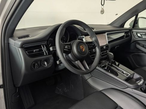 New 2026 Porsche Macan AWD/4WD image 4