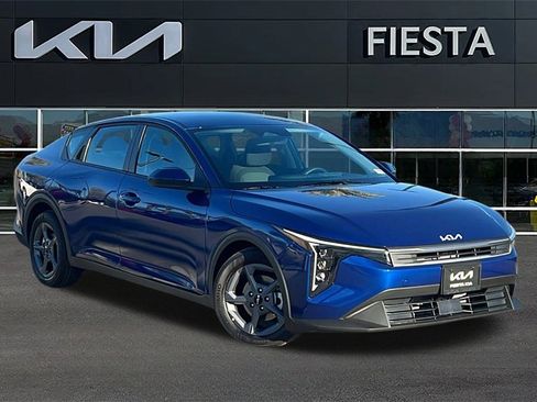 New 2025 Kia K4 LXS image 1