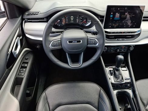 Used 2025 Jeep Compass Limited AWD/4WD image 13