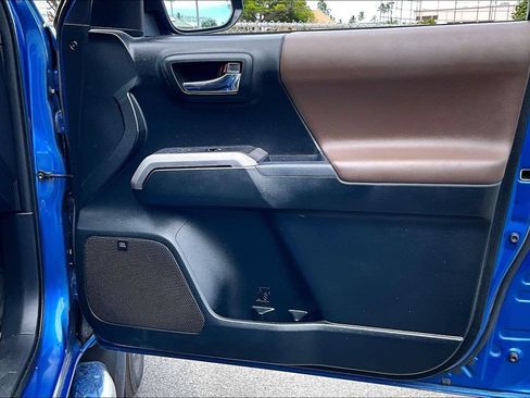 Used 2017 Toyota Tacoma Limited RWD image 19