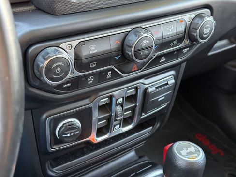 Used 2022 Jeep Wrangler Unlimited Sport AWD/4WD image 18