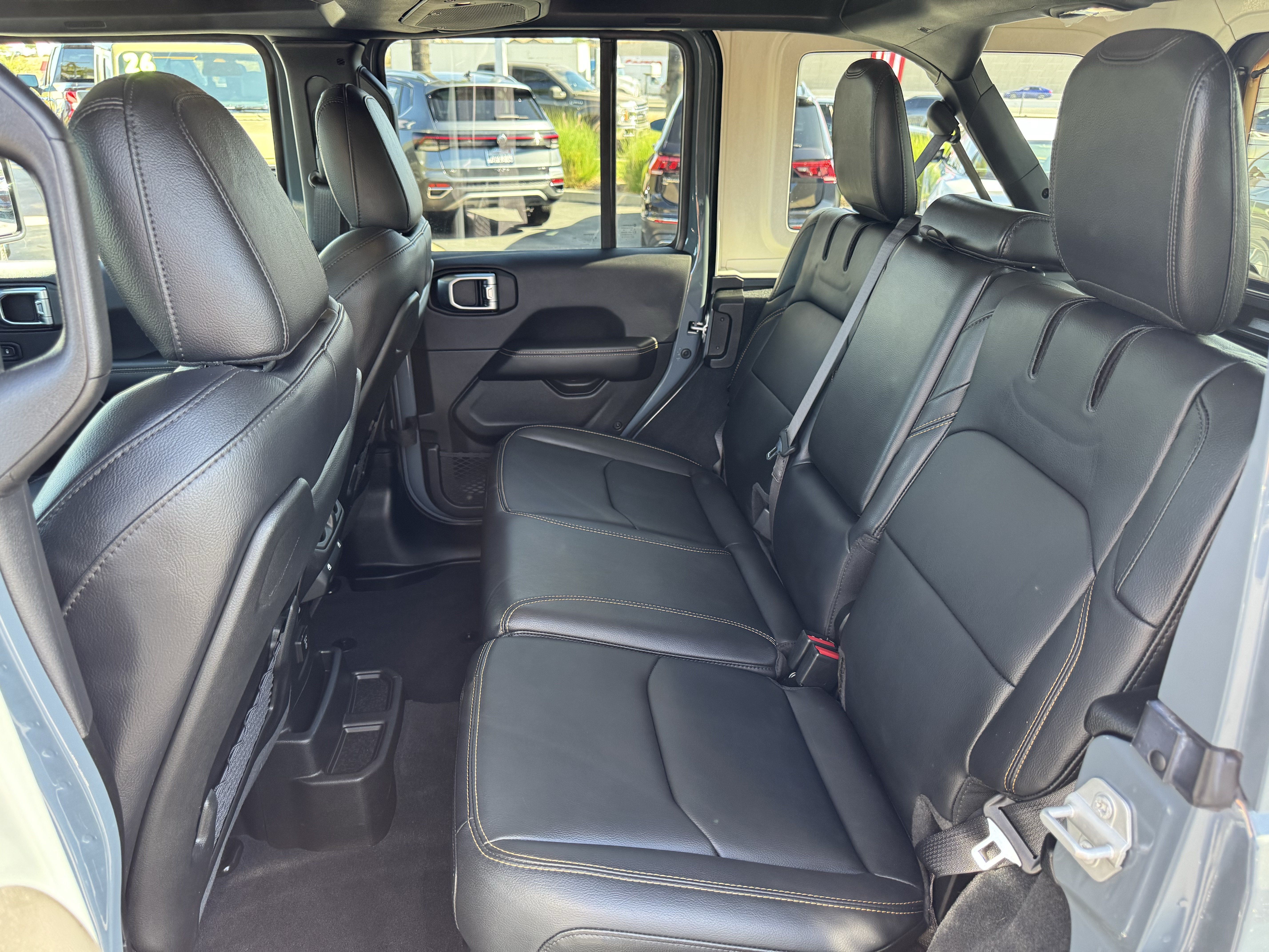 Used 2024 Jeep Wrangler Unlimited Sahara AWD/4WD image 33