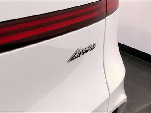 Used 2023 Genesis GV70 2.5T w/ Advanced Package image 8