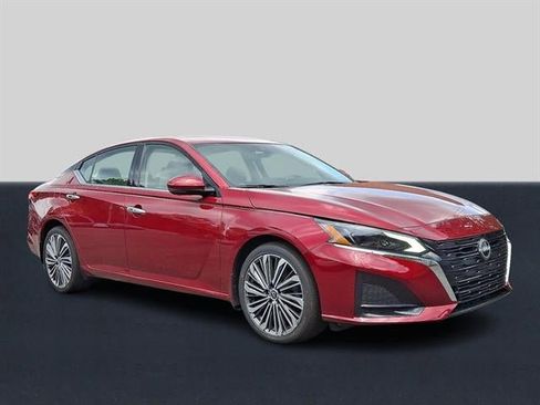 Certified 2023 Nissan Altima 2.5 SL image 1