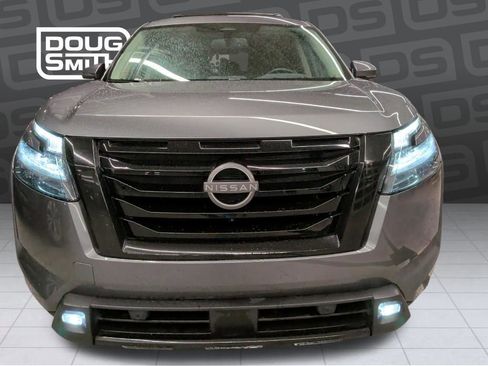 Used 2022 Nissan Pathfinder Platinum w/ Cargo Package image 8