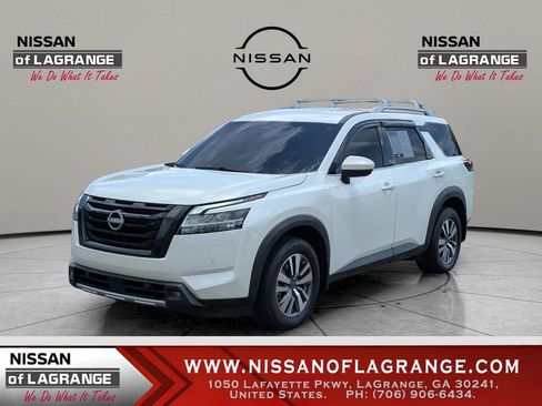 Used 2022 Nissan Pathfinder SL w/ Cargo Package AWD/4WD image 1