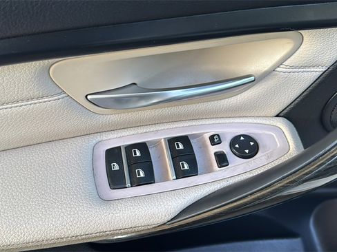 Used 2017 BMW 320i Sedan image 19