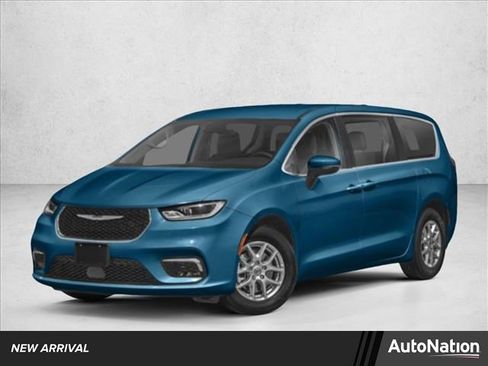 Used 2023 Chrysler Pacifica Limited w/ Uconnect Theater Family Group image 1