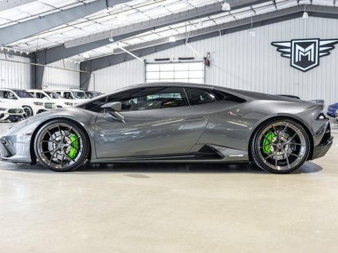 Used 2021 Lamborghini Huracan EVO RWD image 3