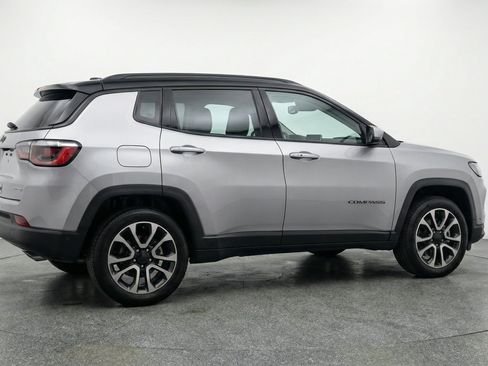 Used 2025 Jeep Compass Trailhawk AWD/4WD image 9