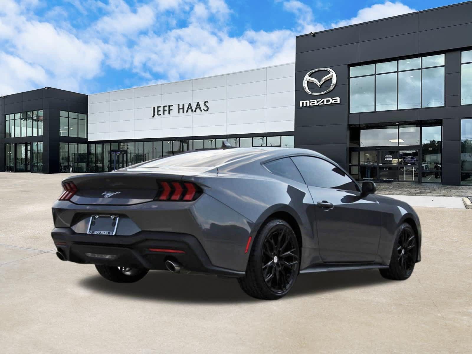 Used 2025 Ford Mustang Coupe RWD image 3