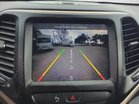 Used 2016 Jeep Cherokee Latitude w/ Comfort/Convenience Group image 20