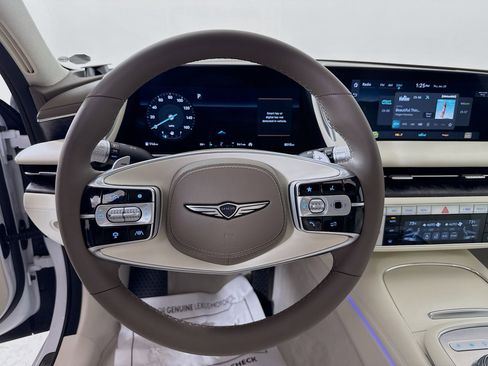 Used 2025 Genesis G90 3.5T image 12