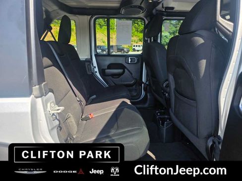 Used 2022 Jeep Wrangler Unlimited Sport AWD/4WD image 16