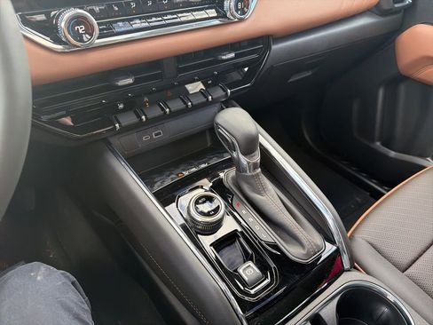 Used 2025 GMC Canyon AT4 w/ Technology Plus Package image 12