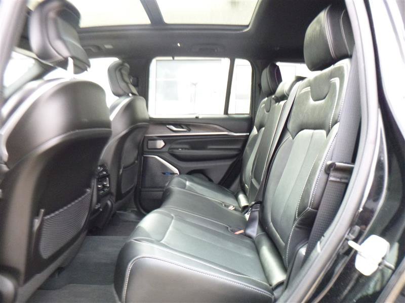 Used 2023 Jeep Grand Cherokee Overland w/ Advanced Protech Group III AWD/4WD image 6
