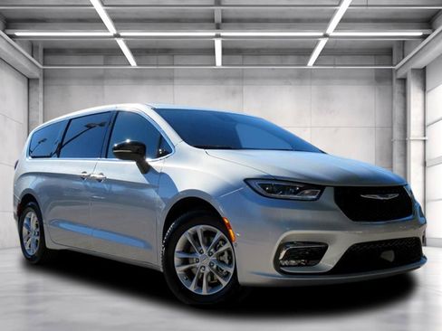 New 2026 Chrysler Pacifica Select FWD image 1